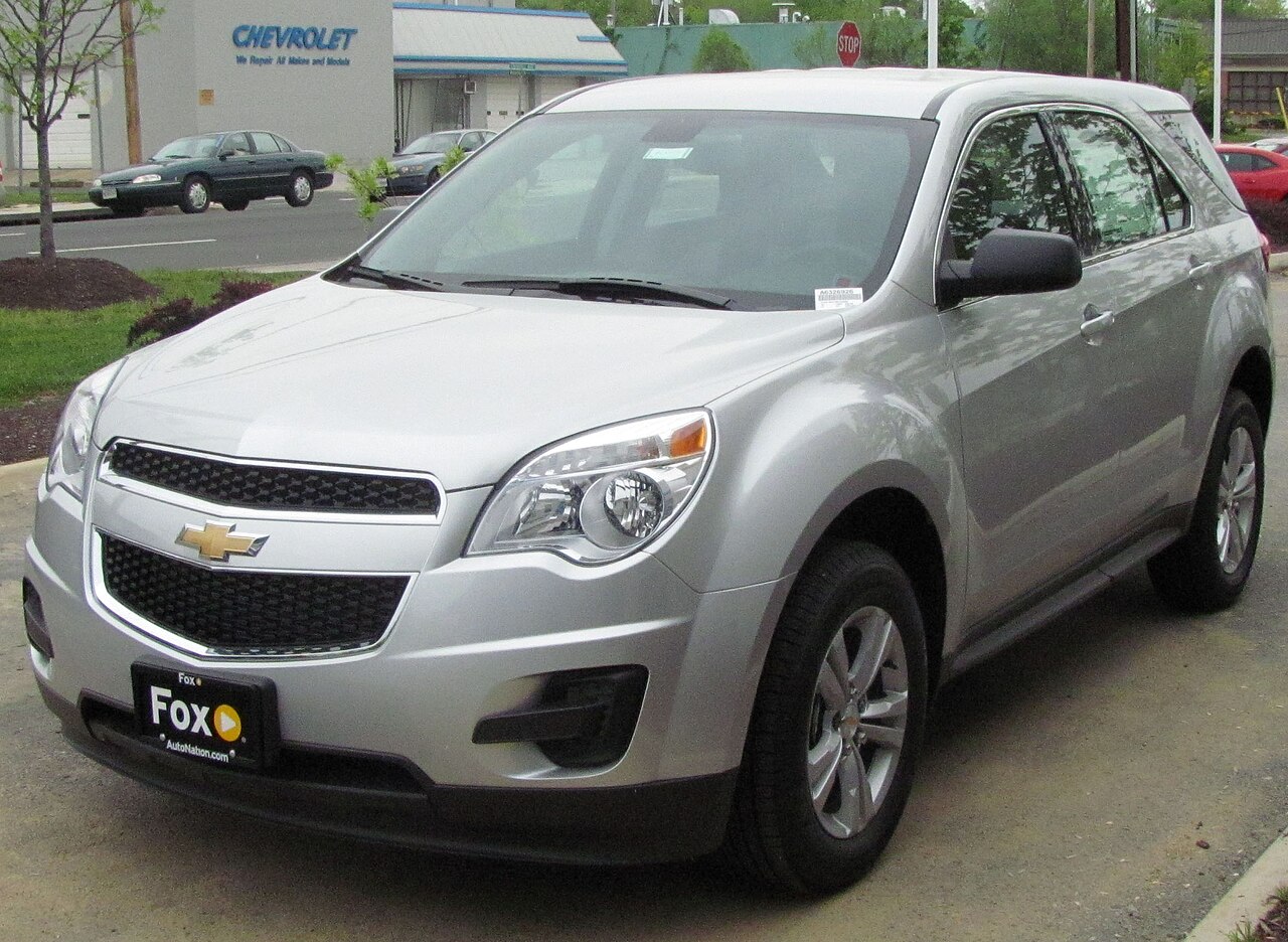 Chevrolet Equinox 2010 LS · вид спереди