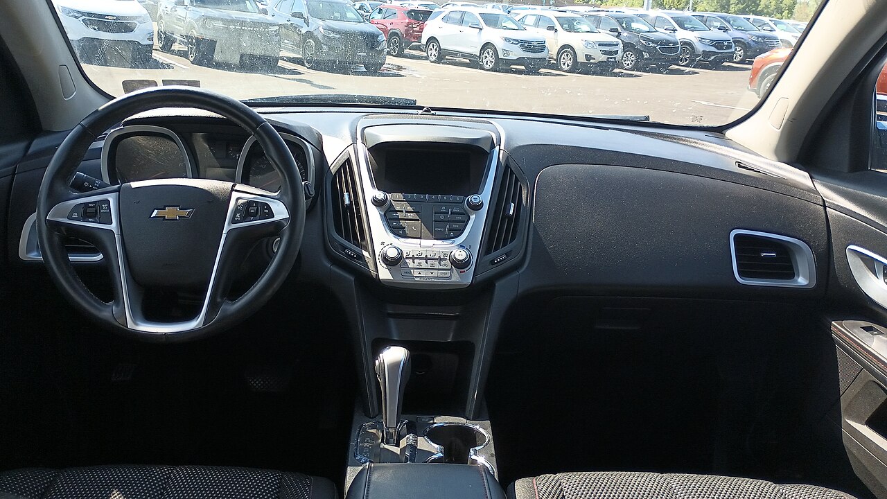 Chevrolet Equinox 2015 LT — салон