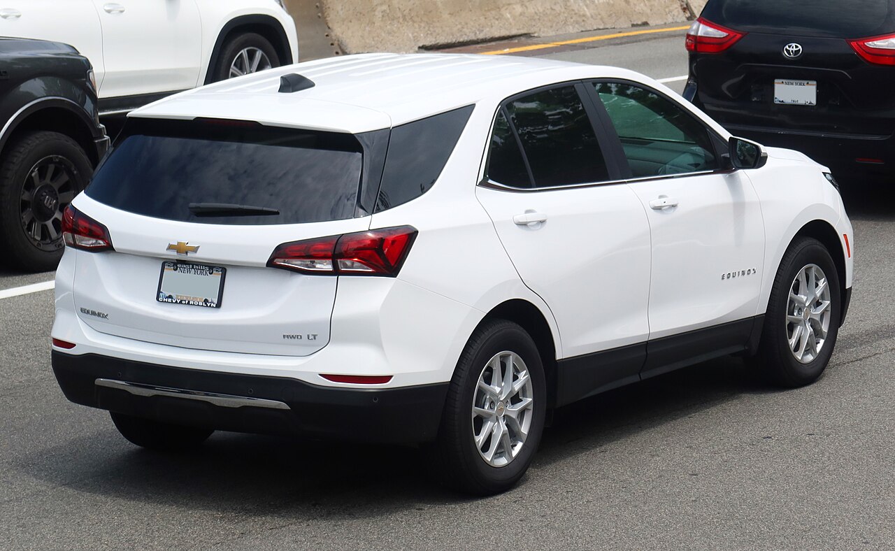 Chevrolet Equinox 2022 LT · вид сзади