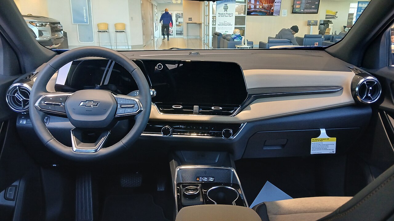 Chevrolet Equinox 2025 ACTIV — салон