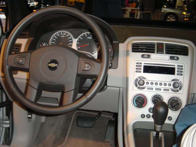 Chevrolet Equinox 2005 — салон