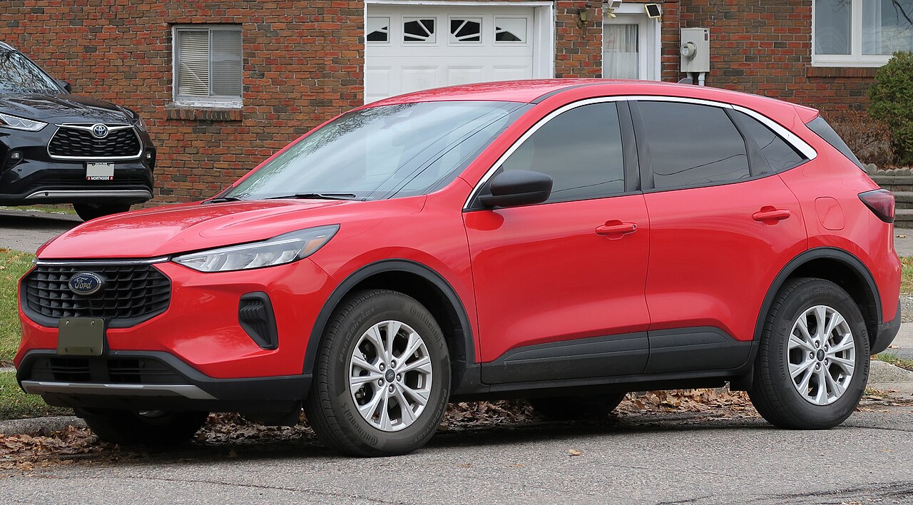 Ford Escape Active, 2024 модельный год. Фотография сделана в Канаде 20 ноября 2025 года. Привод изображённого автомобиля источником не установлен. Та же комплектация Active и модельный год, но FWD на фото не подтверждён.